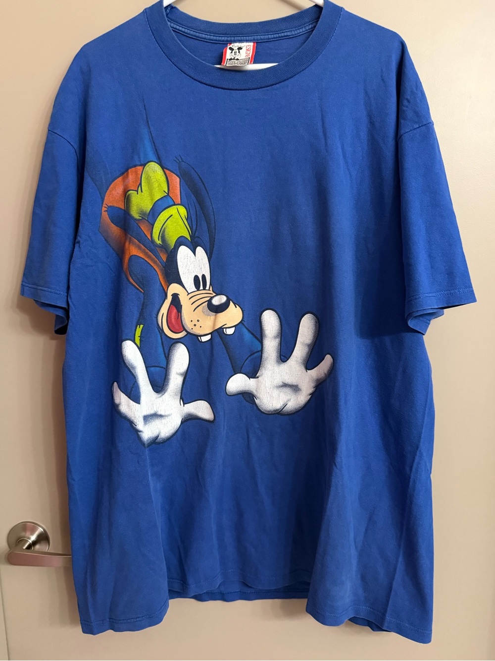 Disney Designs Goofy "Bustin' Through" Vintage 90’s One Size Tee